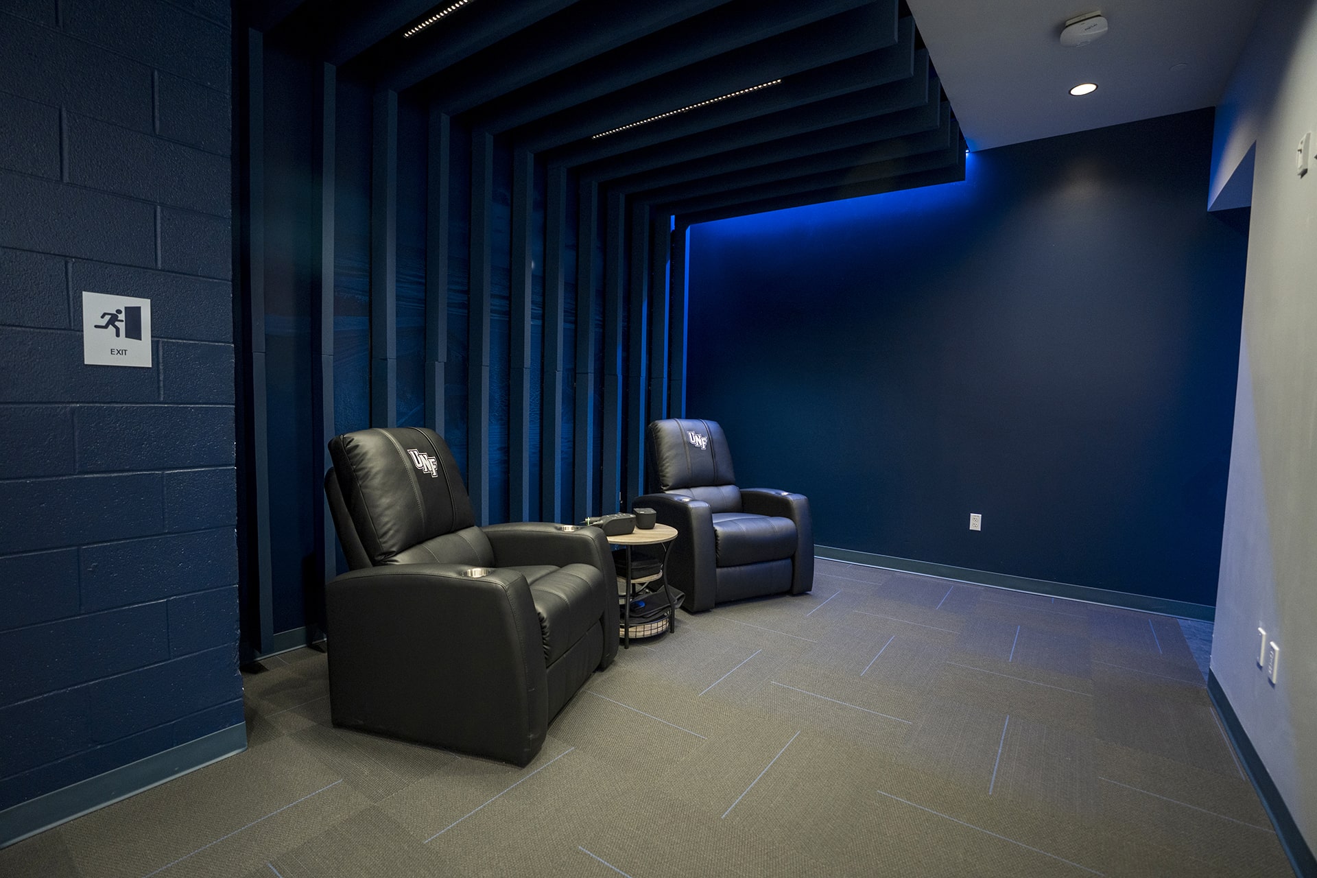 PQH HigherEducation Recreation UNFArenaLocker Men sRestArea